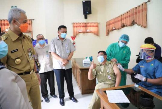 Program Vaksinasi Covid-19 bagi Guru di Klaten Ditengok Ganjar