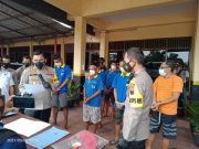 Main Dadu Kopyok, Tiga Pejudi Langsung Digropyok Petugas