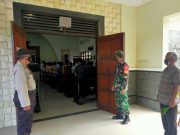 Babinsa dan Bhabinkamtibmas Mungkid Menjaga Keamanan Ibadah di Gereja