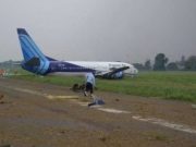 Pecah Ban Saat Landing, Pesawat Kargo Trigana Air Tergelincir