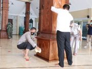 Jelang Ramadan Bupati Kebumen dan Kapolres “Resik-resik” Masjid