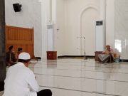 Masjid Bani Ahmad Kolopaking, Semen, Besi dan Granit “Datang Sendiri”
