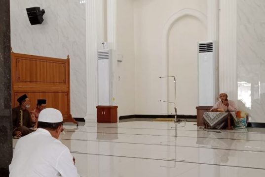 Masjid Bani Ahmad Kolopaking, Semen, Besi dan Granit “Datang Sendiri”