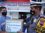 Terekam Tertib di Jalan, Satlantas Polres Kebumen Beri Bingkisan