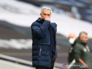 Mourinho Utamakan Empat Besar Ketimbang Juarai Piala Liga