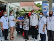 Bu Ngapinah Raih Hadiah Mitsubishi Xpander dari Undian Bima Bank Jateng Cabang Blora
