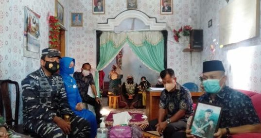 Bupati Kebumen dan Danlanal Cilacap Semangati Keluarga Kru KRI Nanggala 402