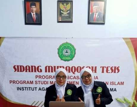 Mahasiswa Kembar Lulus Ujian Tesis Pascasarjana IAINU Kebumen
