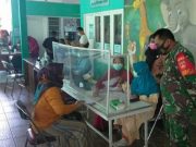 Babinsa Dampingi Vaksinasi Belasan Aparat Desa