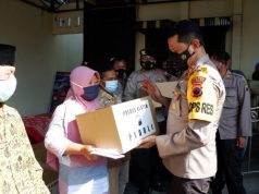 Di Manisrenggo, Polres Klaten Bagikan Paket Sembako Bagi Warga