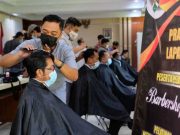 Peserta Pelatihan Pangkas Rambut Pria di BLK Praktik Mencukur Rambut ASN