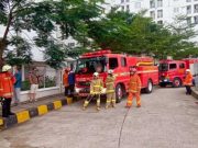 14 Mobil Pemadam Dikerahkan Tangani Kebakaran Apartemen