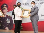 Dukung Kerja Sama Penanggulangan Narkoba, Kepala BNN Dapat Piagam dari Bareskrim Polri