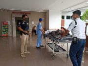Tertimpa Ranting Pohon, Seorang Pemotor Terjatuh Hingga Luka-Luka