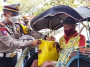 Jumat Berkah Kasatlantas Blora Berbagi Sembako pada Pemulung dan Abang Becak