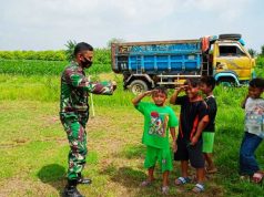 Babinsa Demak, Mengabdikan Diri untuk Rakyat Mendekatkan Diri dengan Anak-Anak