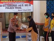 Sambut Ramadan, Polres Tegal Bersihkan Tempat Ibadah dan Bagi Sembako