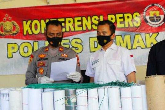 Polsek Mranggen Demak Sita Puluhan Petasan dan Miras