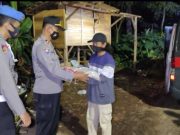 Polres Batang Bagikan Puluhan Nasi Kotak untuk Sahur