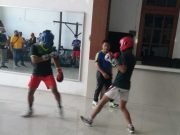 Pertandingan Tinju Digelar tanpa Ring Tinju, Bagaimana Suasananya?