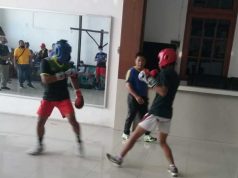 Pertandingan Tinju Digelar tanpa Ring Tinju, Bagaimana Suasananya?