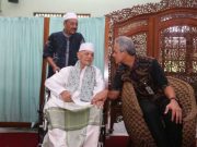 Wafatnya KH Sya’roni, Mengingatkan Ganjar akan Pesan Menjaga Persatuan