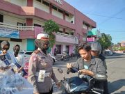 Kartini Zebra Grobogan Bagikan Takjil dan Masker Gratis untuk Pengendara