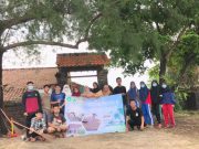 Ciptakan Peduli Lingkungan, Bersihkan Makam Keramat