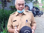 Saat Pulang Ke Ngadipuro Desember Lalu, Yohannes Heri Santoso Berikan Topi Kenangan Untuk Pak Kades