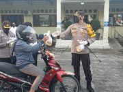 Polres Klaten Bagikan Ratusan Takjil dan Masker Gratis