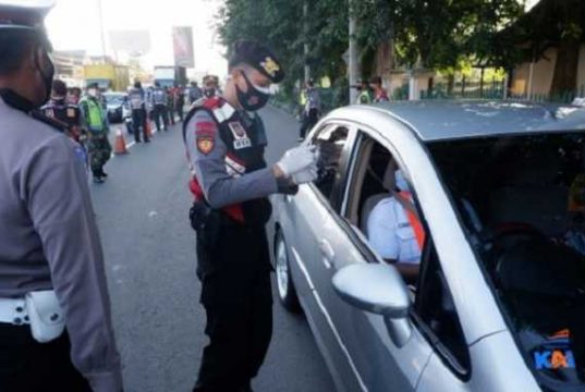 Personil Gabungan Polres Klaten Gelar Operasi Yustisi Penyekatan di Perbatasan Jateng- DIY