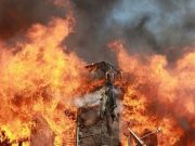 Damkar Kerahkan 20 Unit Mobil Padamkan Rumah Terbakar di Jakbar