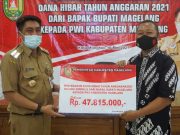 Bupati Magelang Serahkan Dana Hibah kepada PWI Kabupaten Magelang