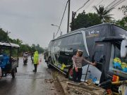 Tabrak Jembatan, Bus Haryanto Nyaris Terjun ke Sungai