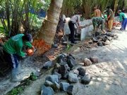 Babinsa Srumbung Bersama Warga Gotong Royong Buat Saluran Irigasi