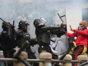 Bogota Rusuh, Polisi Tembakkan Gas Air Mata ke Pengunjuk Rasa