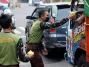 Aksi Hipakad dan Pramuka Bagi Takjil On The Road di Wonogiri