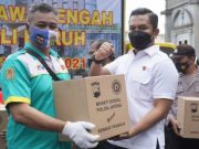 Mayday, Kapolda Jateng Serahkan 1000 Paket Sembako kepada Buruh