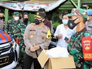 Pangdam IV bersama Kapolda Bagikan Takjil di Simpang 4 Kagok Semarang