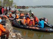 Pencarian Korban Perahu Terbalik Dilanjutkan Esok