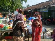 Anggota Polres Blora Blusukan ke Pasar, Ingatkan Disiplin Prokes