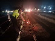 Lewati Ceceran Pasir Motor Roboh, Pengendaranya Tertabrak Truk