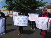 Jaringan Peduli Perempuan dan Anak Jateng Tuntut Komisioner Komisi Informasi Jateng Dipecat karena KDRT