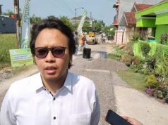 Yayasan Tunas Muria Poltekun Bantu Bangun Jalan Desa Mijen