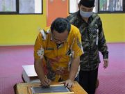 Gedung Perpustakaan Dilengkapi Gazebo Baca di Luar Ruangan
