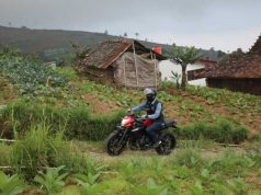 Kendarai Motor, Ganjar Bawa Kado untuk Pelajar Desa Terpencil di Magelang