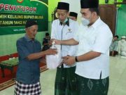 Menutup Tarling, Bupati Serahkan Zakat dan Bantuan ASN Lewat Baznas untuk Fakir Miskin