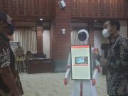 Dua Robot Pelayanan dari Undip Mulai Tugas di Pemkot Semarang