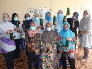 Dosen FE USM Berikan Pelatihan Pembuatan Sabun Cuci Kepada Ibu Rumah Tangga di Ungaran BISNIS DAN PENDIDIKAN