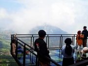 Awang-Awang, Wahana Baru di Gunung Telomoyo Untuk Berswafoto gardu pandang awang awang